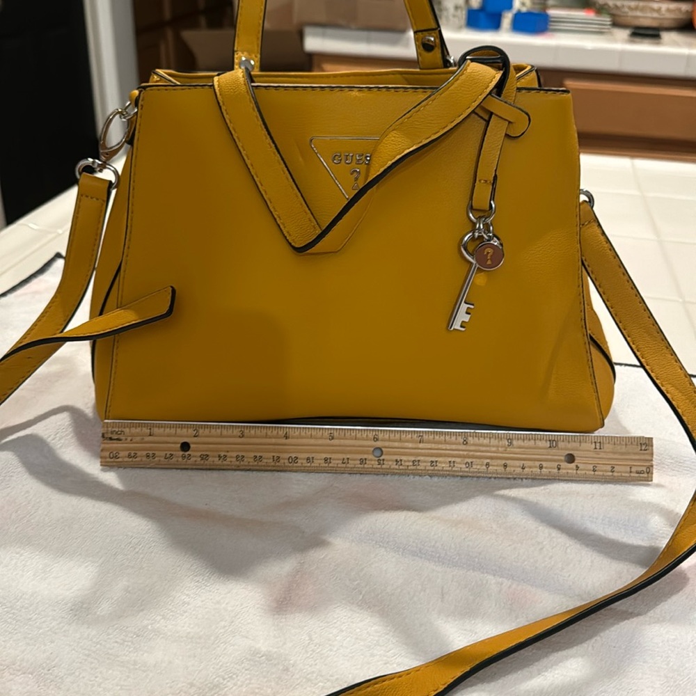 Guess purse / crossbody
